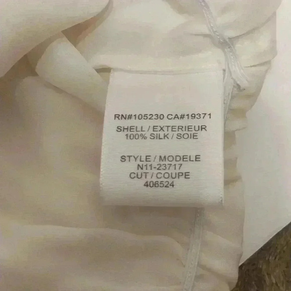 Joie Beautiful Flowing 100% Silk Blouse Size L - Picture 4 of 8